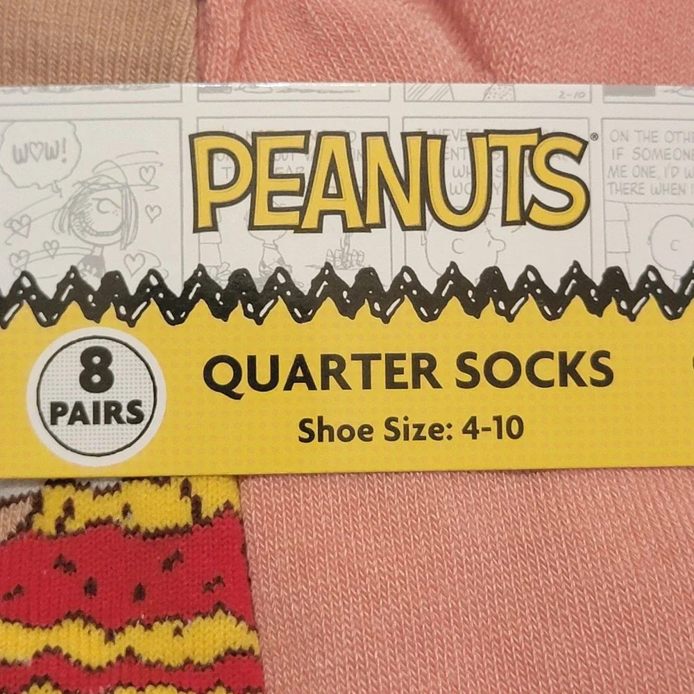 NEW Peanuts Snoopy Sweater Fall Thanksgiving Pumpkins Quarter 8 Socks Size 4-10